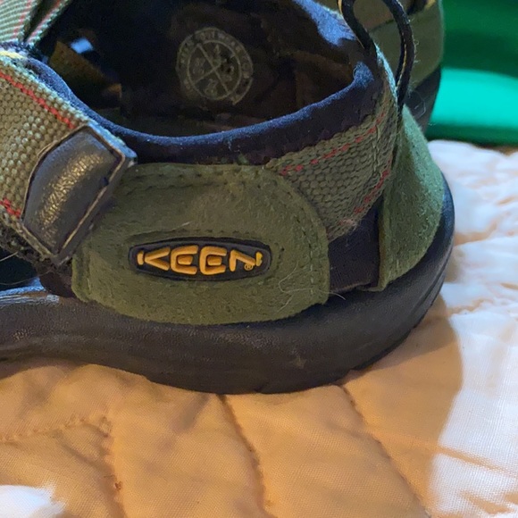 Keen youth size 4 classic sandal . Great shape - Picture 6 of 10